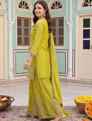 women ethnic motifs embroidered regular mirror work kurta with sharara & with dupatta 3