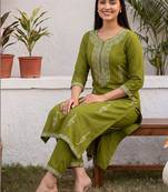women ethnic motifs embroidered regular thread work kurta with trousers