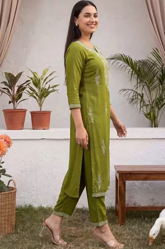 women ethnic motifs embroidered regular thread work kurta with trousers