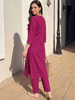 women ethnic motifs printed regular cotton kurta with trousers 3