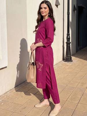 women ethnic motifs printed regular cotton kurta with trousers 4