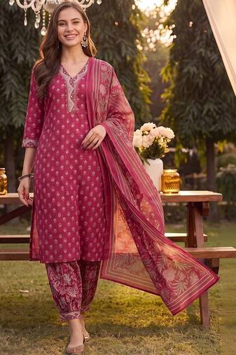 women ethnic motifs printed regular thread work cotton kurta with patiala & with dupatta