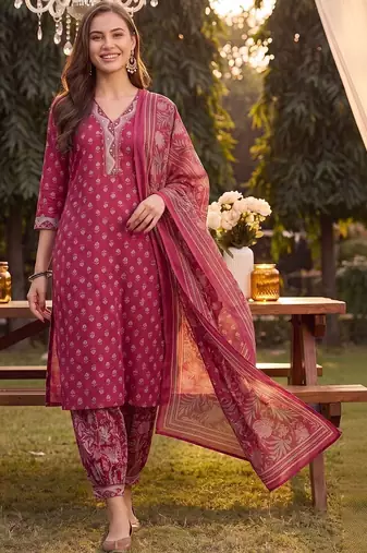 women ethnic motifs printed regular thread work cotton kurta with patiala & with dupatta