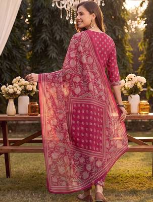 women ethnic motifs printed regular thread work cotton kurta with patiala & with dupatta 4