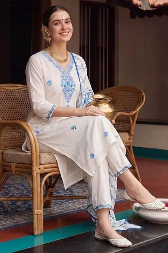 women floral embroidered regular thread work cotton kurta with trousers & with dupatta