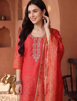 women ethnic motifs embroidered regular thread work kurta with trousers & with dupatta 2