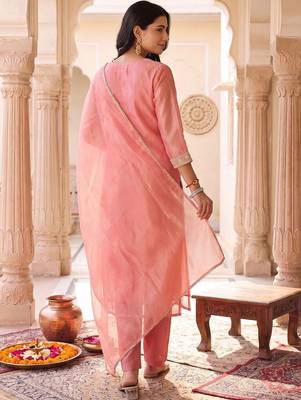 women ethnic motifs embroidered regular kurta with trousers & with dupatta 5