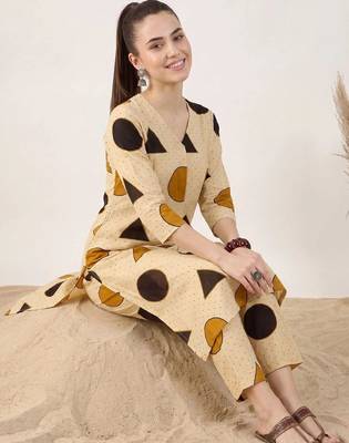 women printed regular cotton kurta with trousers 1