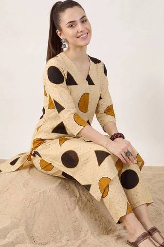 women printed regular cotton kurta with trousers