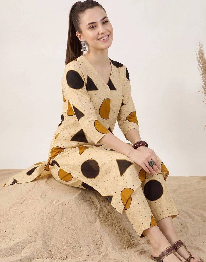 women printed regular cotton kurta with trousers