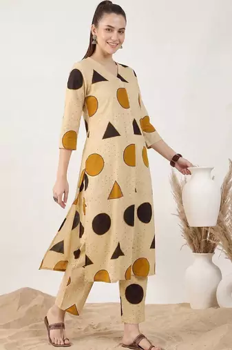 women printed regular cotton kurta with trousers