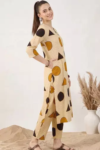 women printed regular cotton kurta with trousers