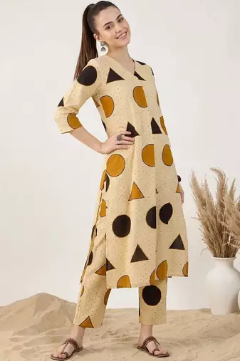 women printed regular cotton kurta with trousers