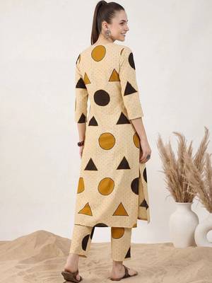 women printed regular cotton kurta with trousers 6