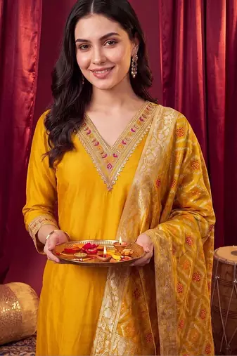 women ethnic motifs regular kurta with trousers & with dupatta