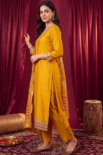 women ethnic motifs regular kurta with trousers & with dupatta