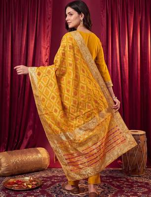 women ethnic motifs regular kurta with trousers & with dupatta 6