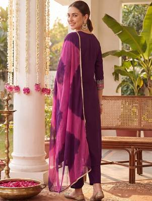 women ethnic motifs embroidered regular thread work kurta with trousers & with dupatta 4