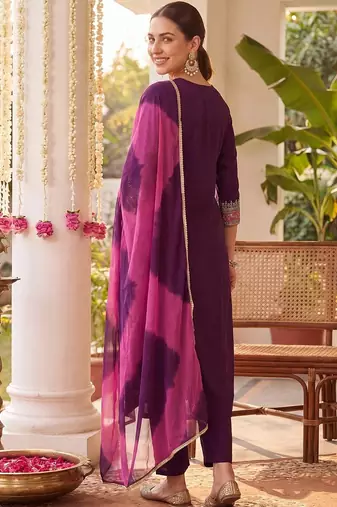 women ethnic motifs embroidered regular thread work kurta with trousers & with dupatta
