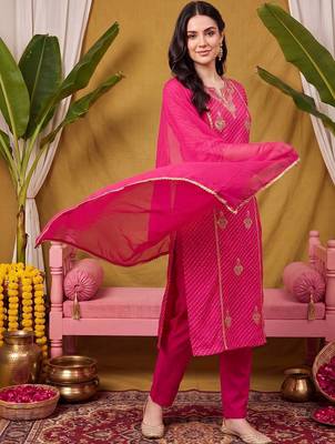 women leheriya printed regular kurta with trousers & with dupatta 1