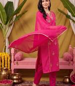 women leheriya printed regular kurta with trousers & with dupatta