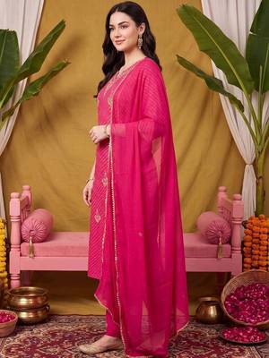 women leheriya printed regular kurta with trousers & with dupatta 5