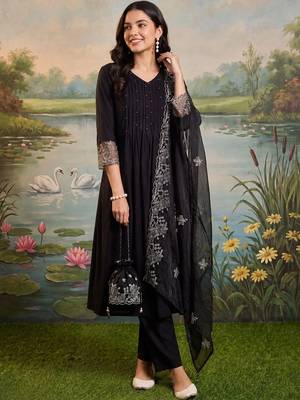 women ethnic motifs regular thread work kurta with trousers & with dupatta 3