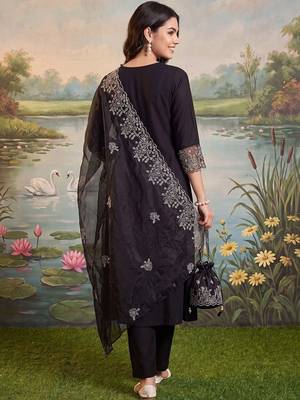women ethnic motifs regular thread work kurta with trousers & with dupatta 6