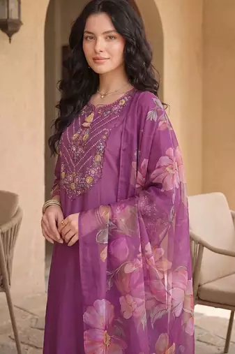 women ethnic motifs embroidered regular thread work kurta with trousers & with dupatta