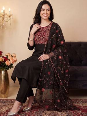 women ethnic motifs embroidered regular thread work kurta with trousers & with dupatta 1