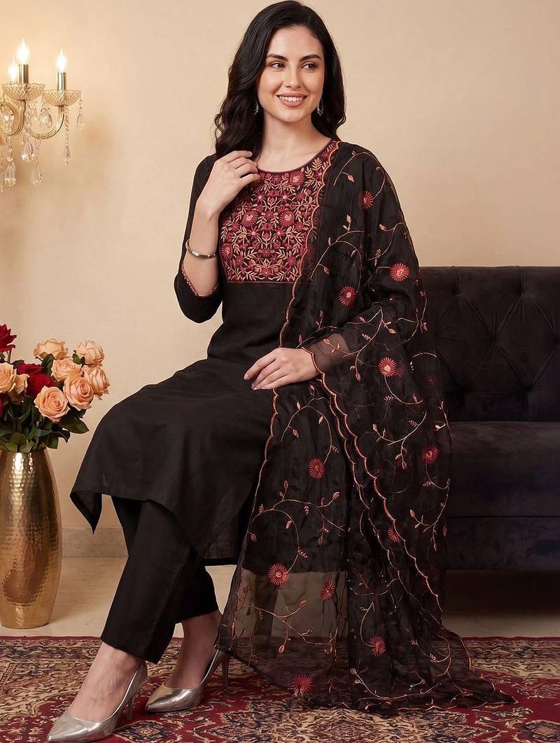 women ethnic motifs embroidered regular thread work kurta with trousers & with dupatta