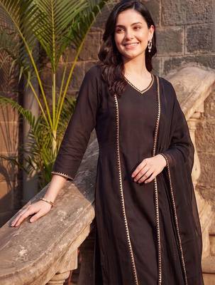 women regular cotton kurta with trousers & with dupatta 2