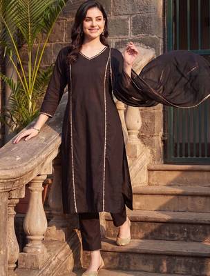 women regular cotton kurta with trousers & with dupatta 3