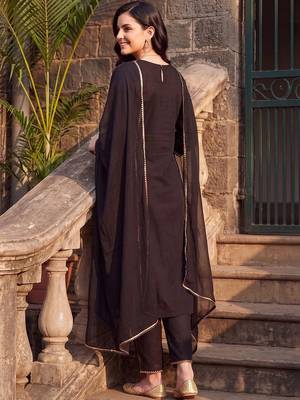 women regular cotton kurta with trousers & with dupatta 5