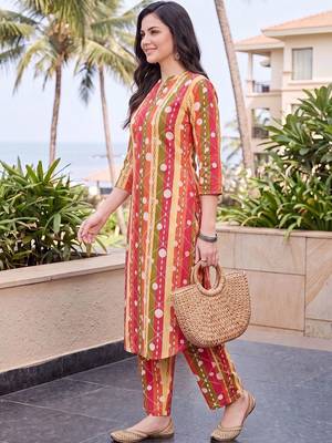 women printed regular cotton kurta with palazzos 3