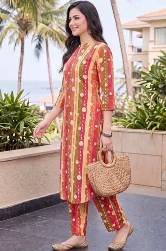 women printed regular cotton kurta with palazzos