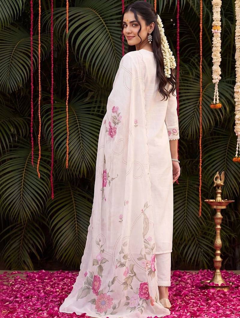 women floral embroidered regular thread work kurta with trousers & with dupatta
