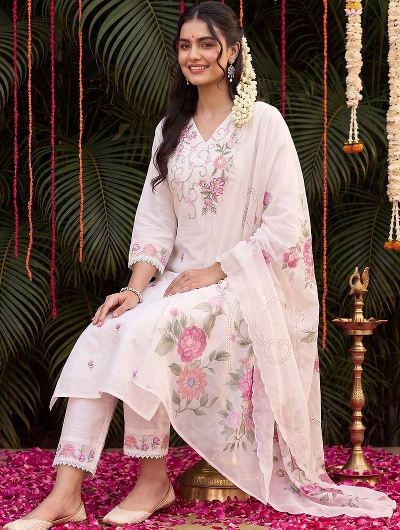 women floral embroidered regular thread work kurta with trousers & with dupatta