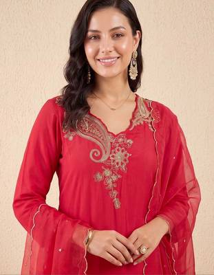 women ethnic motifs embroidered regular thread work liva kurta with trousers & with dupatta 3
