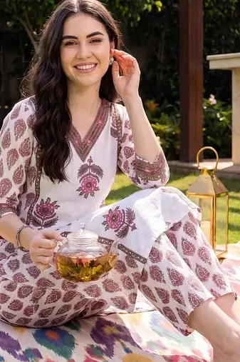 women ethnic motifs printed regular cotton kurta with trousers