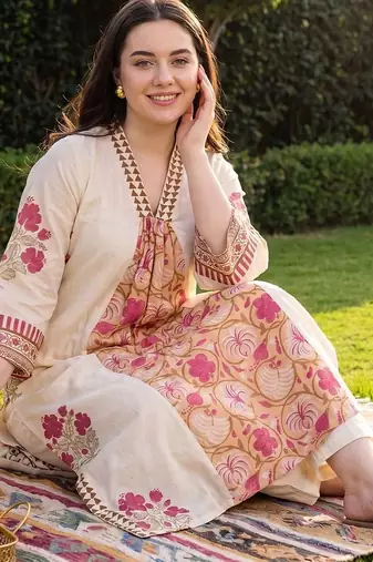 women floral printed regular cotton kurta with trousers