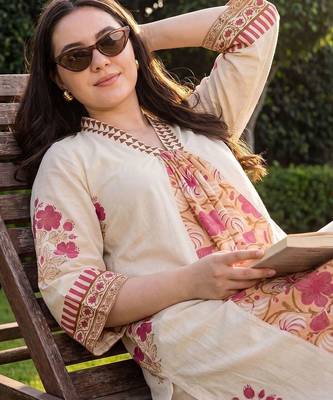 women floral printed regular cotton kurta with trousers 3