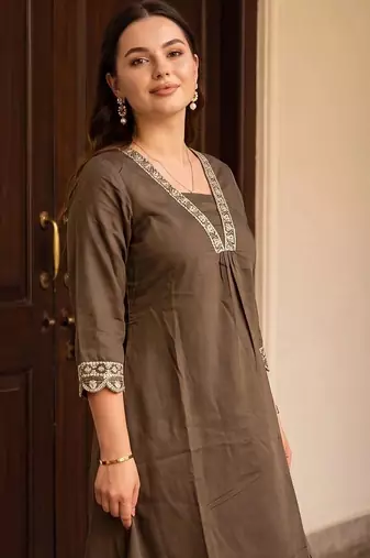 women ethnic motifs embroidered regular thread work kurta with trousers