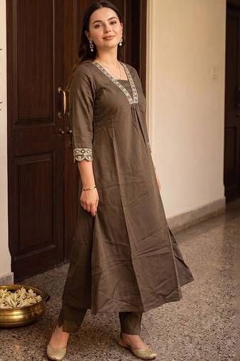 women ethnic motifs embroidered regular thread work kurta with trousers