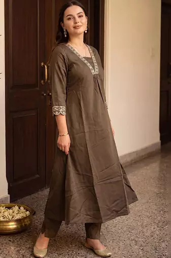 women ethnic motifs embroidered regular thread work kurta with trousers