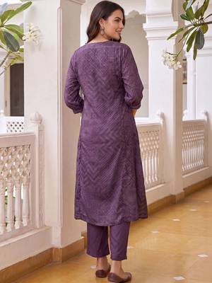 women ethnic motifs printed regular thread work kurta with trousers 3