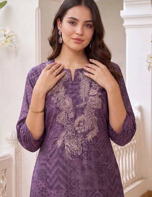 women ethnic motifs printed regular thread work kurta with trousers 5
