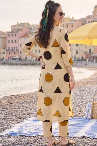 women printed regular cotton kurta with trousers