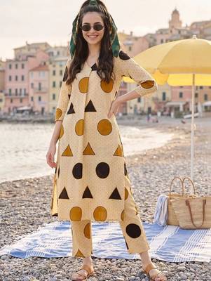 women printed regular cotton kurta with trousers 6