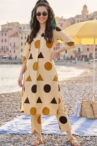 women printed regular cotton kurta with trousers